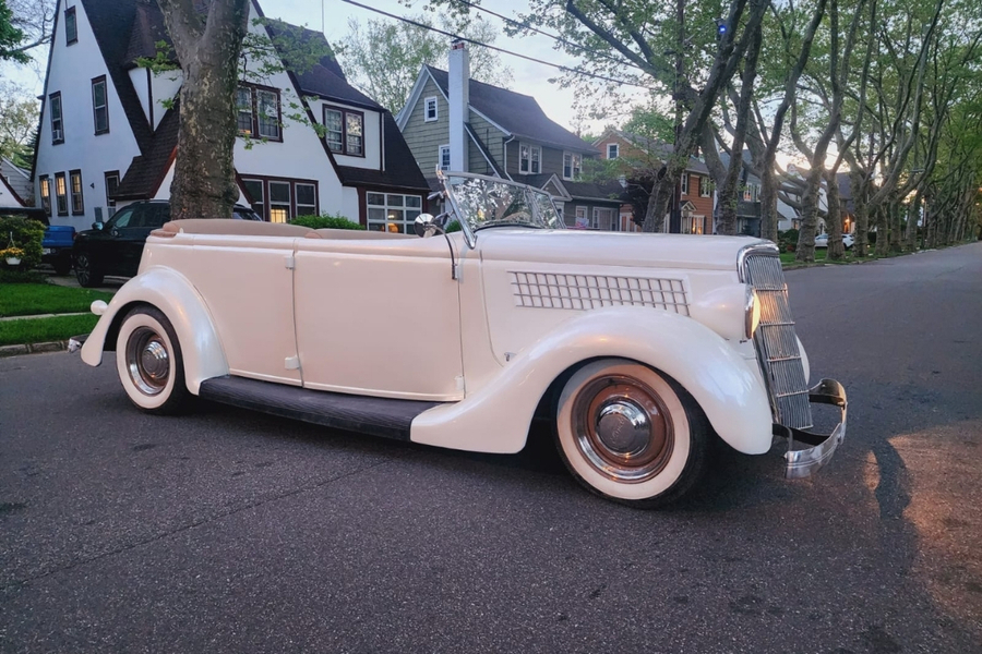Antique-Ford-Limousine