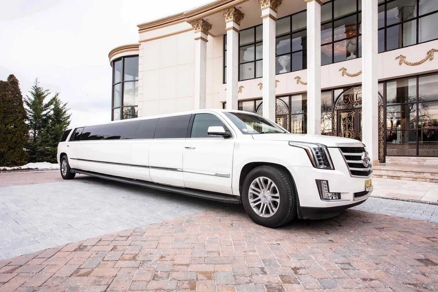 Cadillac-Escalade-Limousine