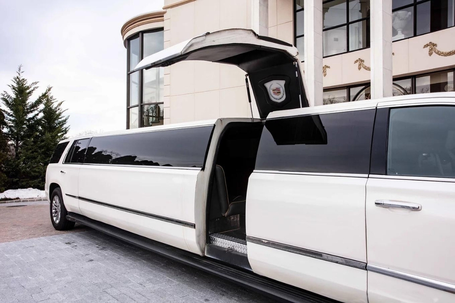 Cadillac-Escalade-Limousine