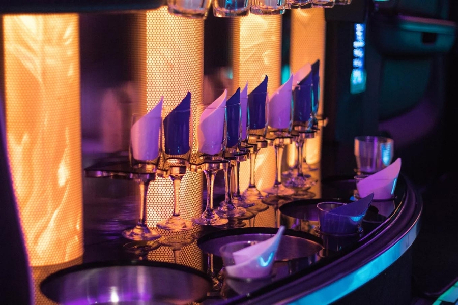 Cadillac-Escalade-Delux-Limo