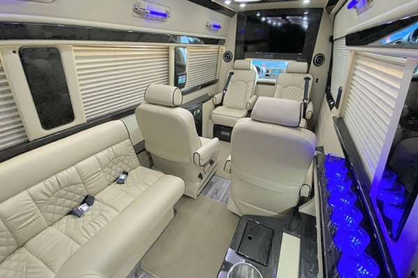 Luxury-Sprinter-Limo