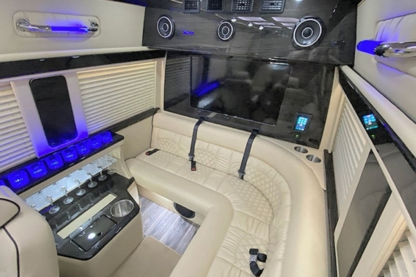 Luxury-Sprinter-Limo